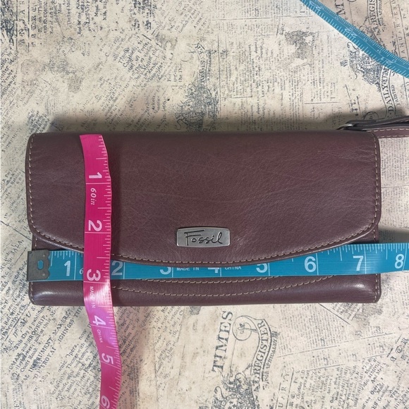 Fossil Brown Leather Trifold Wallet with Check Book - Picture 12 of 12
